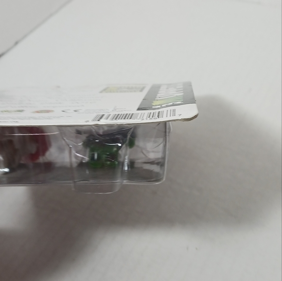 The Muppets Minimates SDCC Toys R Us Exclusive Formal Kermit & Formal Piggy - Picture 11 of 12